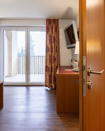 Ihr Ort der Ruhe: Gemütliche Suite für Erholung und Entspannung Suite mit Wohnzimmer, Schlafzimmer & Balkon