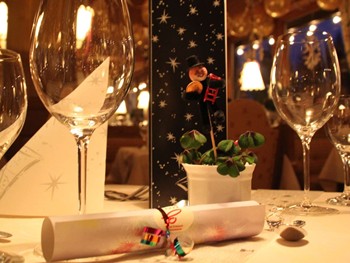 Festlich gedeckter Tisch im Restaurant