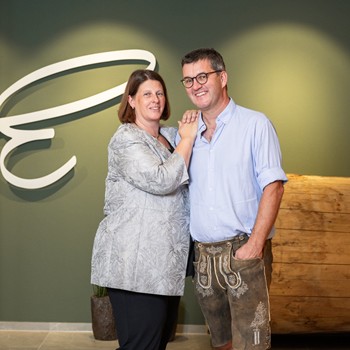 Gemütlich, echt & familiär. Das ist Hotel Erlebach Gastgeber Sara & Raimund